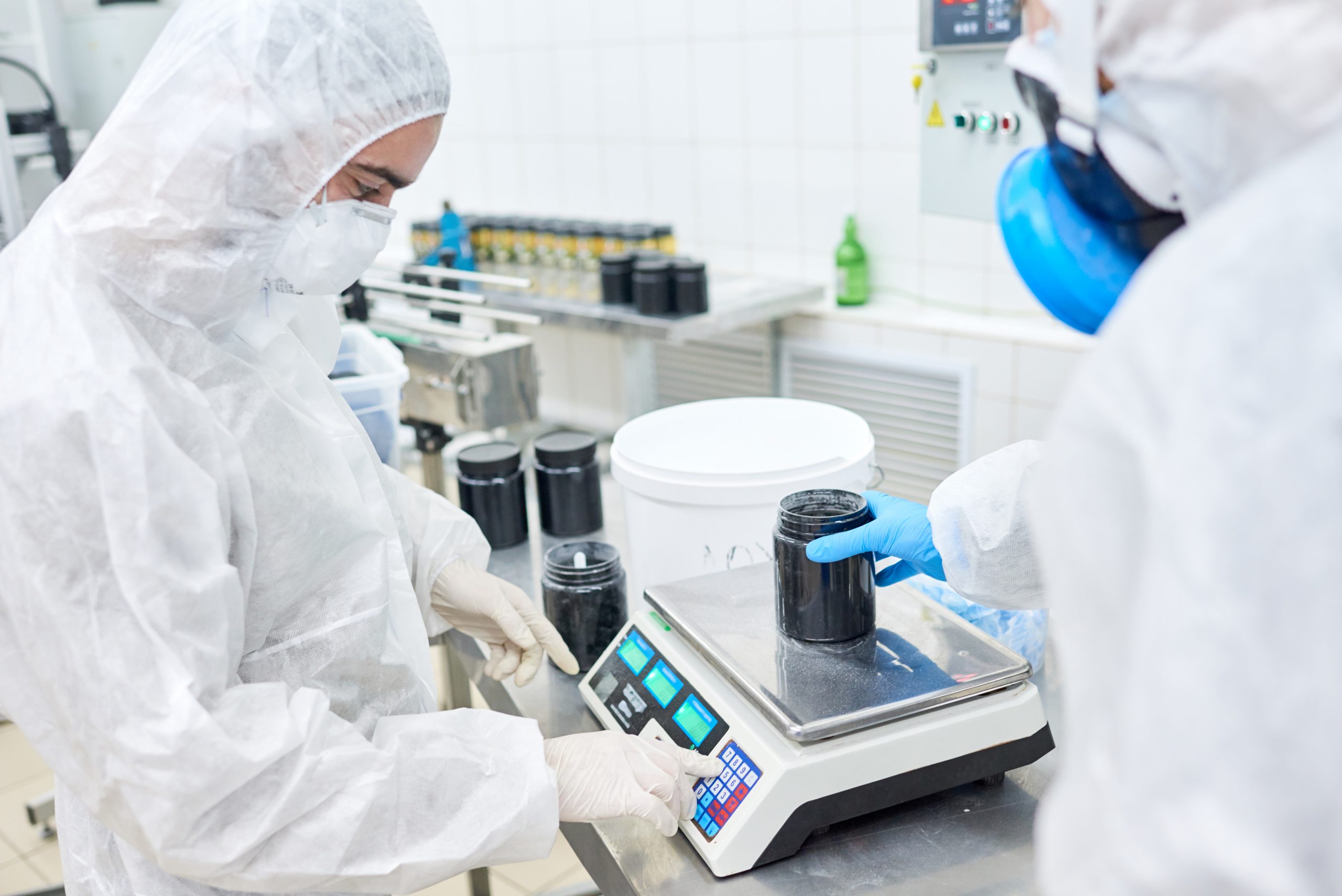 How to use an analytical balance correctly?